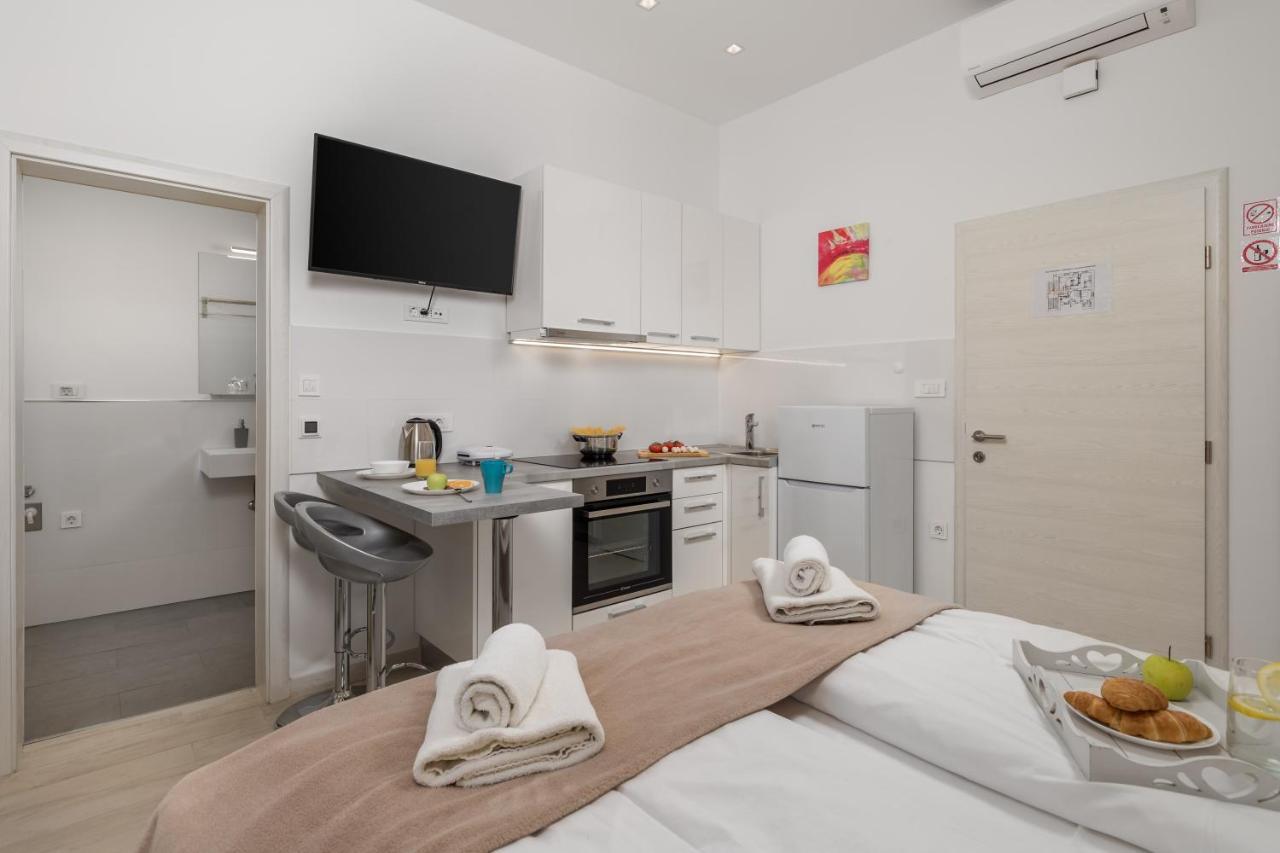 Lux Apartments غييكا المظهر الخارجي الصورة